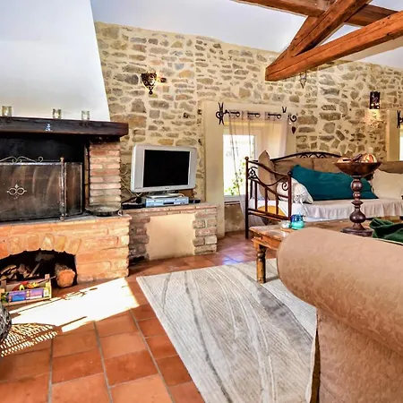 Holiday home Gorgeous In With Kitchen Mejannes-les-Ales